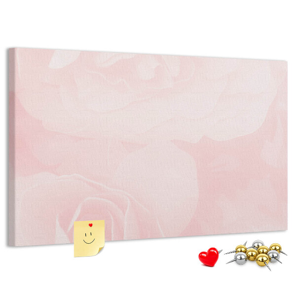 Bacheca in sughero con stampa di delicate rose rosa su sfondo chiaro