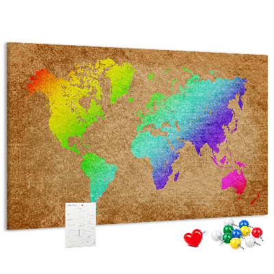 Lavagna di sughero mappa del mondo colorata su sfondo marrone