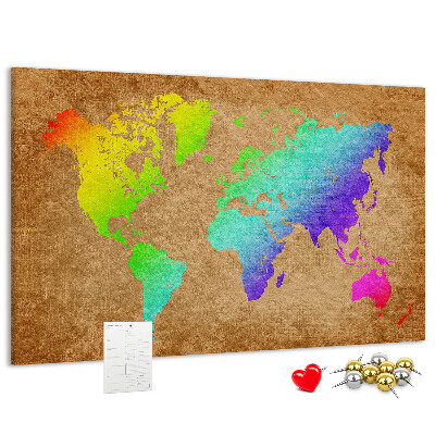 Lavagna di sughero mappa del mondo colorata su sfondo marrone
