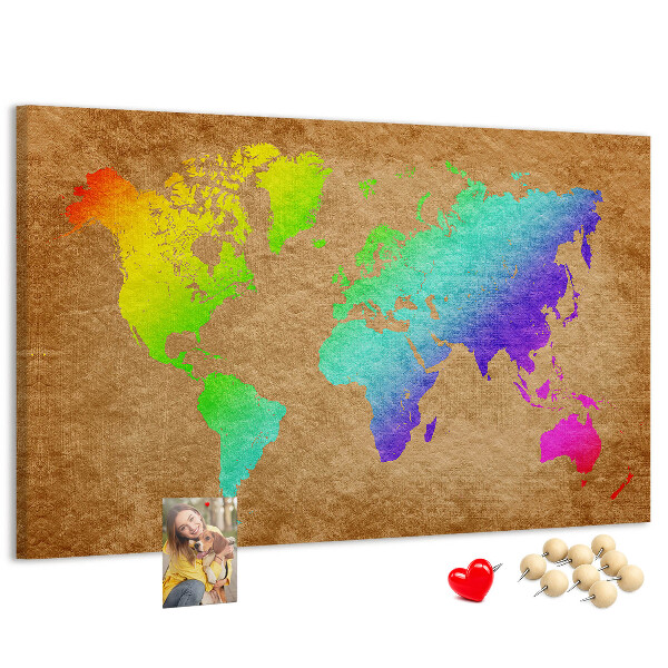 Lavagna di sughero mappa del mondo colorata su sfondo marrone