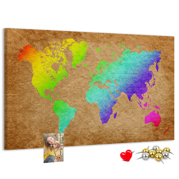 Lavagna di sughero mappa del mondo colorata su sfondo marrone