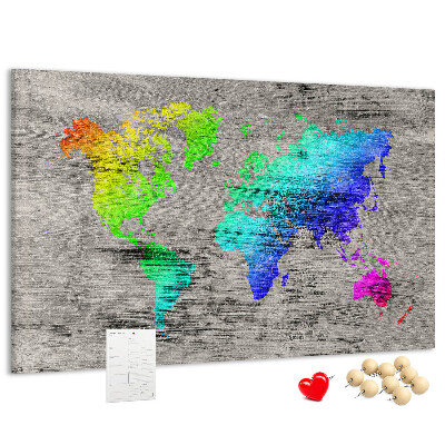 Lavagna di sughero mappa del mondo colorata su sfondo grigio