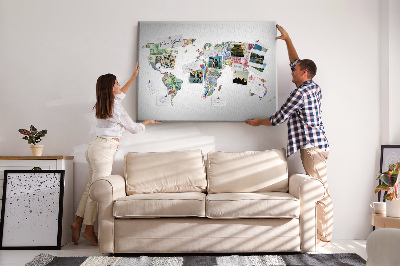 Lavagna di sughero mappa del mondo decorativa con banconote internazionali
