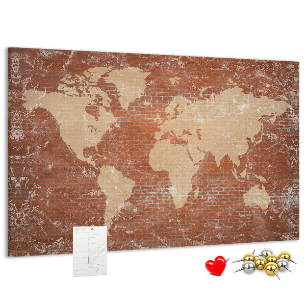 Bacheca in sughero con stampa di una mappa del mondo su muro di mattoni