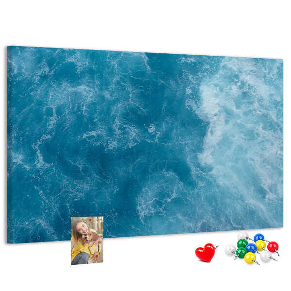 Lavagna di sughero con stampa blu intenso raffigurante le onde del mare e la schiuma