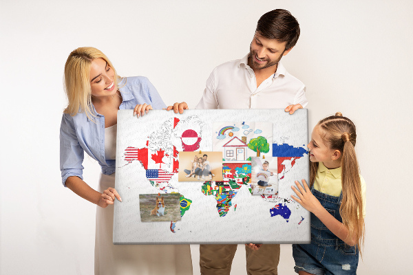Bacheca in sughero mappa del mondo con bandiere dei paesi