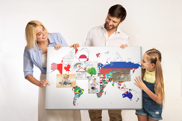 Bacheca in sughero mappa del mondo con bandiere dei paesi