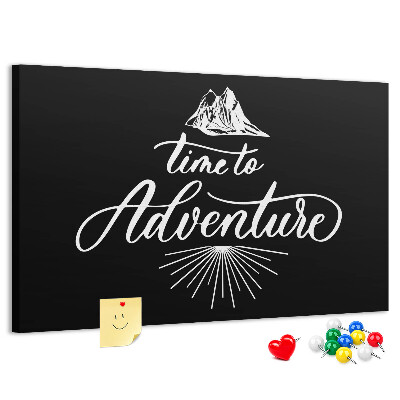 Bacheca in sughero con design a tema avventura in montagna