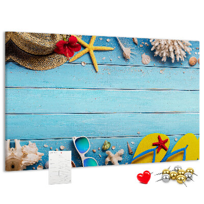 Lavagna di sughero con accessori per vacanze estive al mare