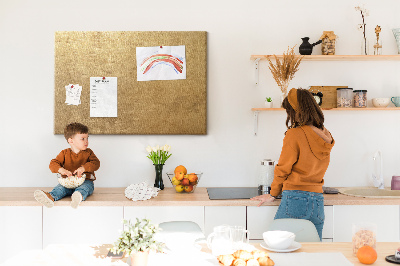 Lavagna di sughero con trama dorata dallo stile minimalista