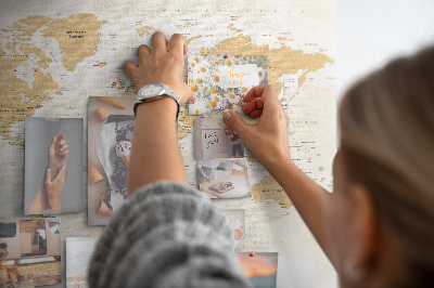 Lavagna di sughero mappa del mondo con indicazione dei luoghi