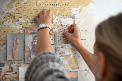 Lavagna di sughero mappa del mondo con indicazione dei luoghi