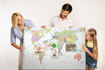 Bacheca in sughero con mappa del mondo e continenti colorati