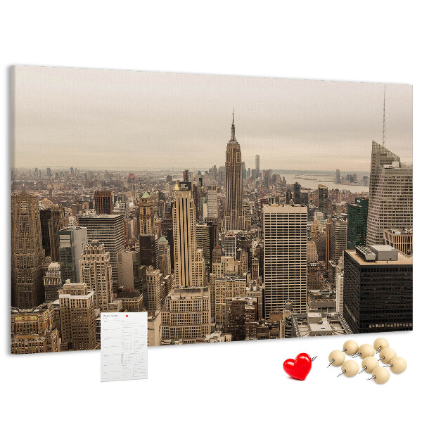 Lavagna di sughero con lo skyline di New York e i suoi grattacieli
