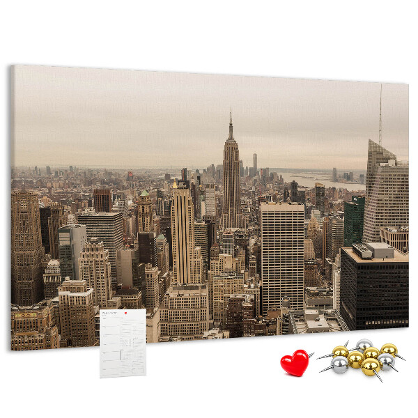 Lavagna di sughero con lo skyline di New York e i suoi grattacieli