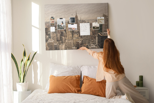 Lavagna di sughero con lo skyline di New York e i suoi grattacieli