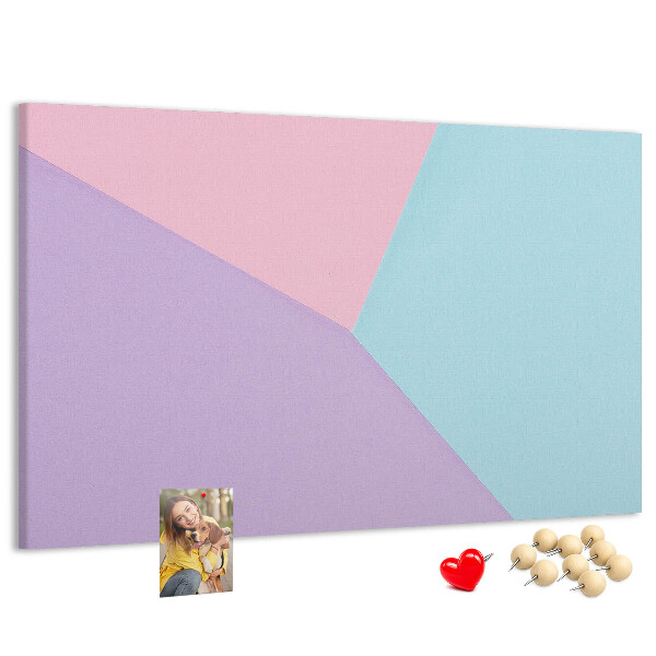 Bacheca in sughero con design a forme geometriche nei colori pastello