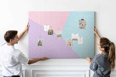 Bacheca in sughero con design a forme geometriche nei colori pastello