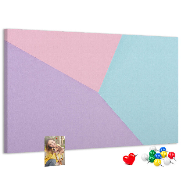 Bacheca in sughero con design a forme geometriche nei colori pastello