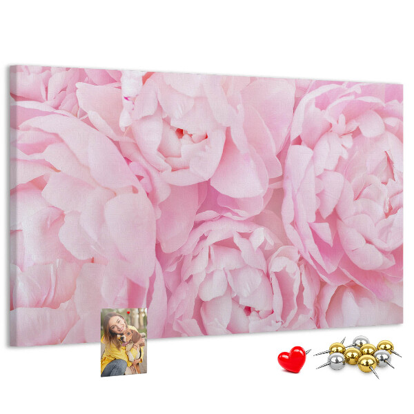 Lavagna di sughero con stampa di peonie rosa in una delicata tonalità
