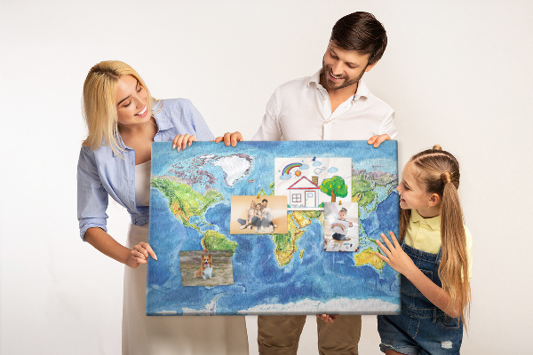 Lavagna di sughero mappa del mondo in colori pastello