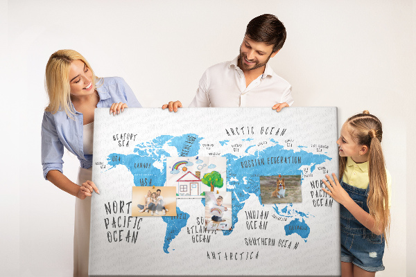 Bacheca in sughero mappa del mondo con i nomi degli oceani e dei paesi