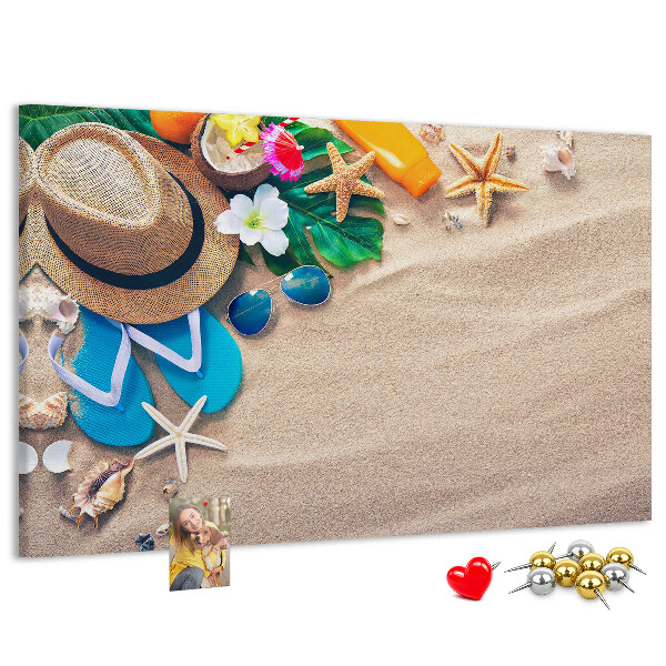 Bacheca in sughero con decorazioni a tema ricordi estivi in spiaggia