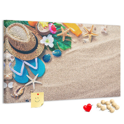 Bacheca in sughero con decorazioni a tema ricordi estivi in spiaggia