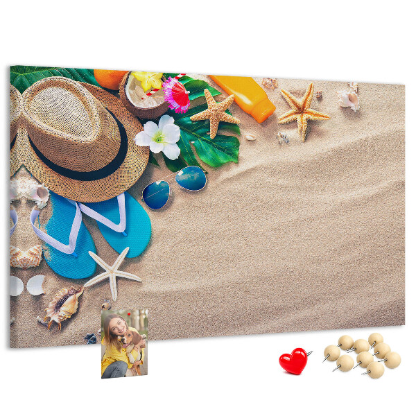 Bacheca in sughero con decorazioni a tema ricordi estivi in spiaggia