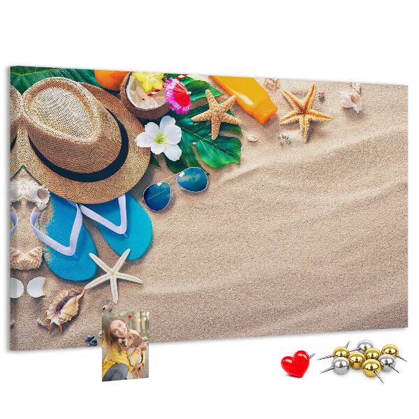 Bacheca in sughero con decorazioni a tema ricordi estivi in spiaggia