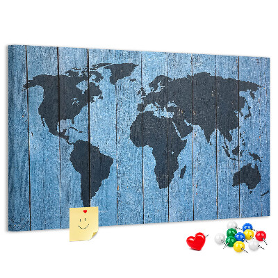 Bacheca in sughero con mappa del mondo su sfondo effetto legno