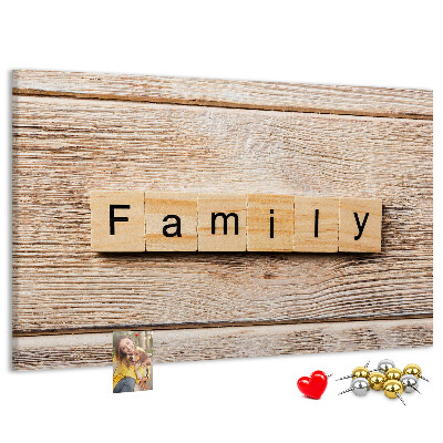Bacheca in sughero con stampa decorativa di famiglia su sfondo di tavola in legno