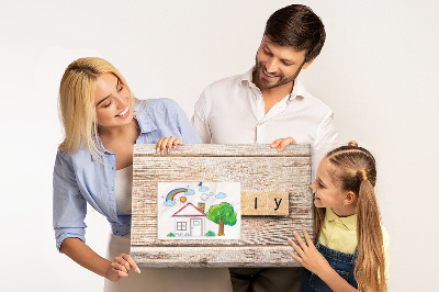 Bacheca in sughero con stampa decorativa di famiglia su sfondo di tavola in legno