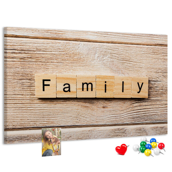 Bacheca in sughero con stampa decorativa di famiglia su sfondo di tavola in legno