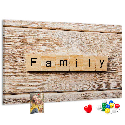 Bacheca in sughero con stampa decorativa di famiglia su sfondo di tavola in legno