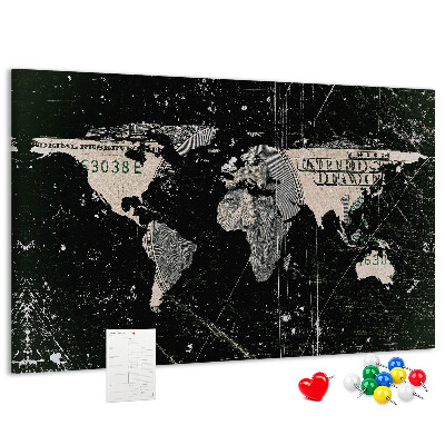 Lavagna di sughero con mappa del mondo su sfondo banconota da un dollaro