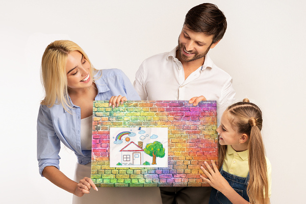 Bacheca in sughero con stampa effetto muro di mattoni colorati arcobaleno