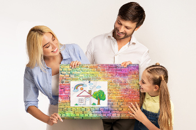 Bacheca in sughero con stampa effetto muro di mattoni colorati arcobaleno