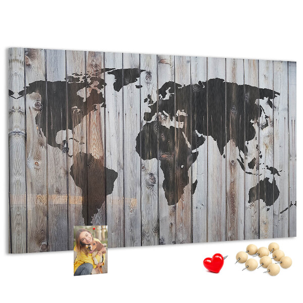 Bacheca in sughero con stampa di una mappa del mondo su sfondo di assi di legno