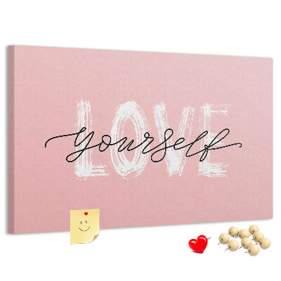 Lavagna di sughero con grafica Amore per se stessi su sfondo rosa