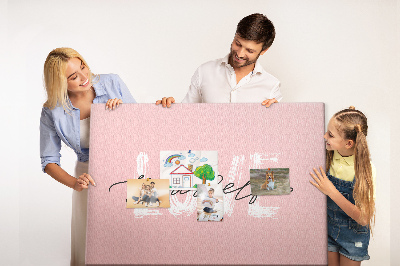 Lavagna di sughero con grafica Amore per se stessi su sfondo rosa