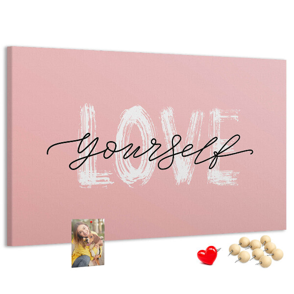Lavagna di sughero con grafica Amore per se stessi su sfondo rosa