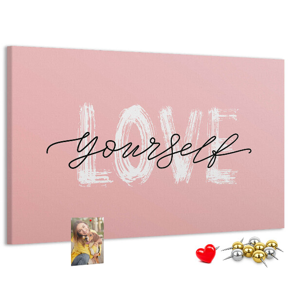 Lavagna di sughero con grafica Amore per se stessi su sfondo rosa