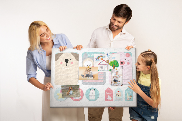 Lavagna di sughero con design a quaderni colorati e animali