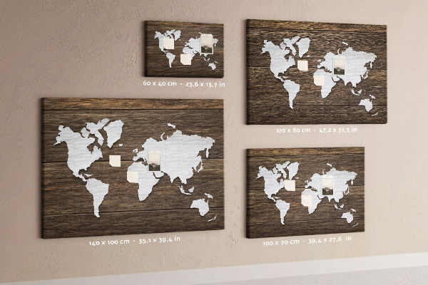 Lavagna di sughero mappa del mondo su sfondo effetto legno