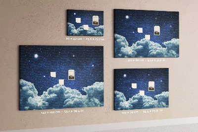 Lavagna di sughero con stampa cielo notturno con stelle e nuvole