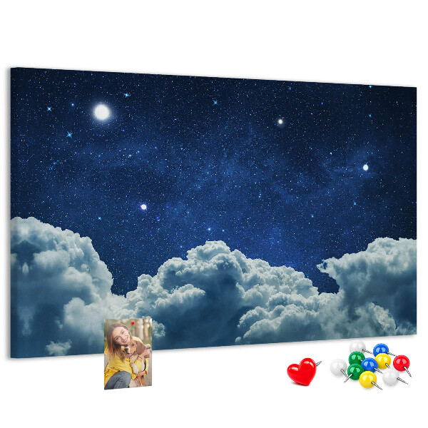 Lavagna di sughero con stampa cielo notturno con stelle e nuvole