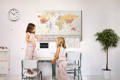Lavagna di sughero mappa del mondo con bandiere nazionali colorate