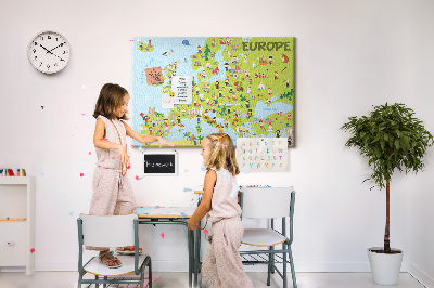 Lavagna di sughero con mappa colorata dell'Europa e icone culturali