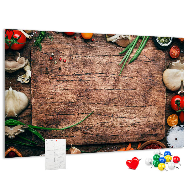 Bacheca in sughero con stampa di ingredienti naturali su sfondo in legno